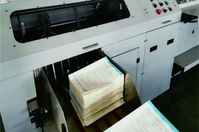 Verzamelmachine Kleefstukken om boeken te scheiden Kleefstukken enkelvoudige vellen Kaarten Boeken zonder aanpassing