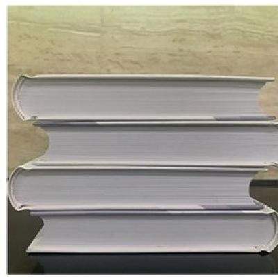 Semi-automatische machine voor het inbrengen van elastische banden voor notebooks met een maximale dekking van 310x450 mm en een minimale dekking van 140x190 mm